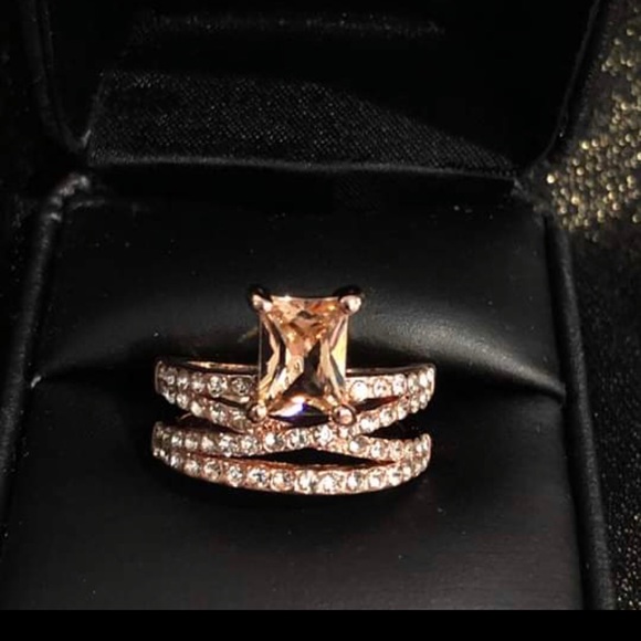 Stunning Rose Gold Morganite Ring Sizes 6,7,8,9 - Picture 2 of 3